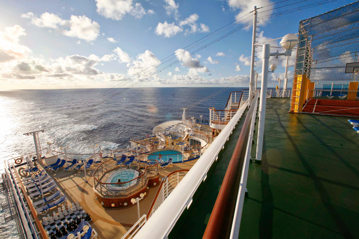 MyCruise Princess-Cruises SAPPHIRE Offentlige-arealer Pool-spa2
